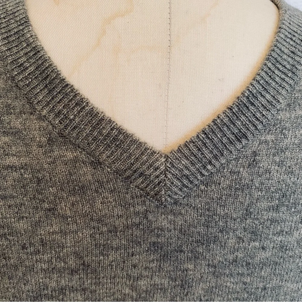 Pure cashmere  M men’s dark heather grey sweater. EUC - Picture 2 of 5